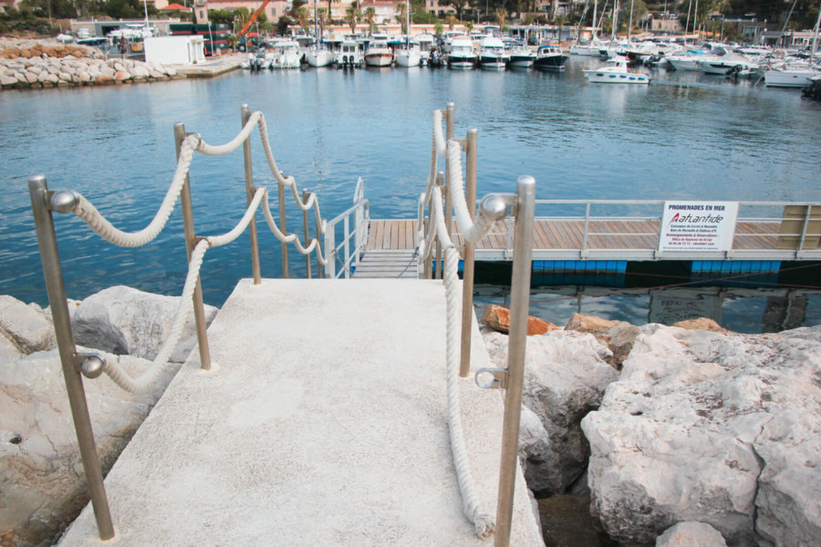 Promenade en mer commentée des 7 calanques  avec l'Atlantide