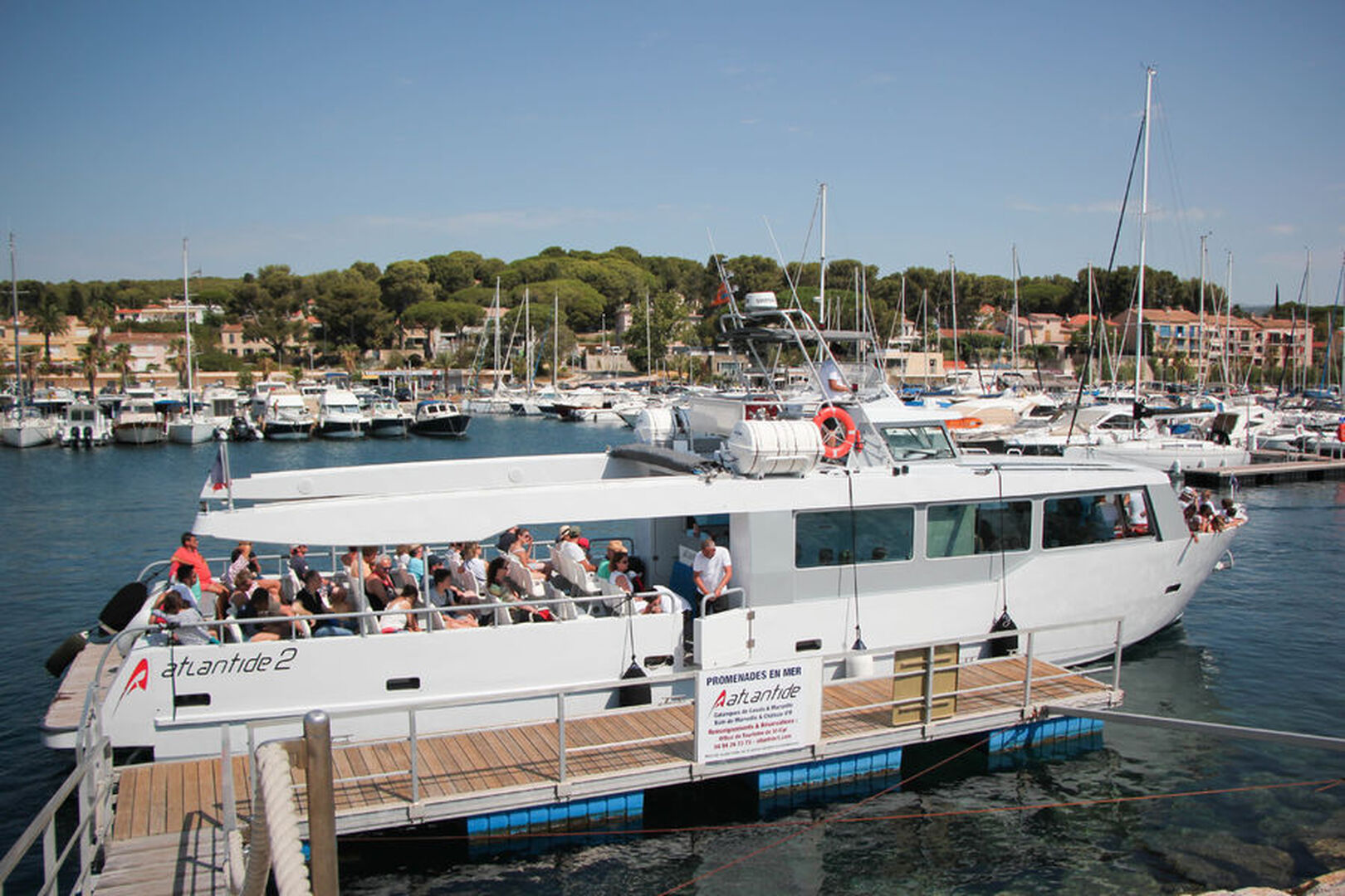 Promenade en mer commentée des 7 calanques  avec l'Atlantide