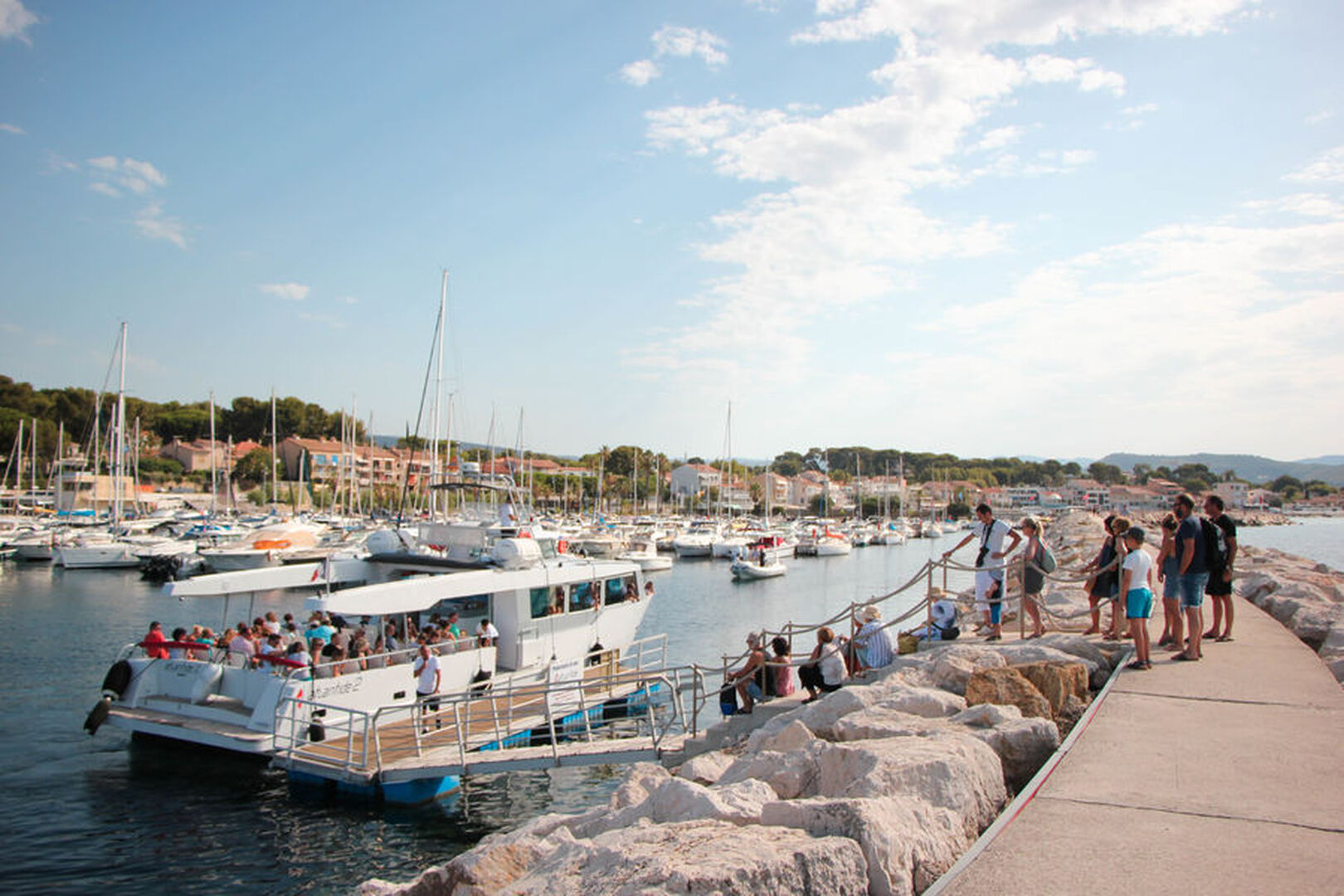 Balade en mer commentée des calanques avec l'Atlantide