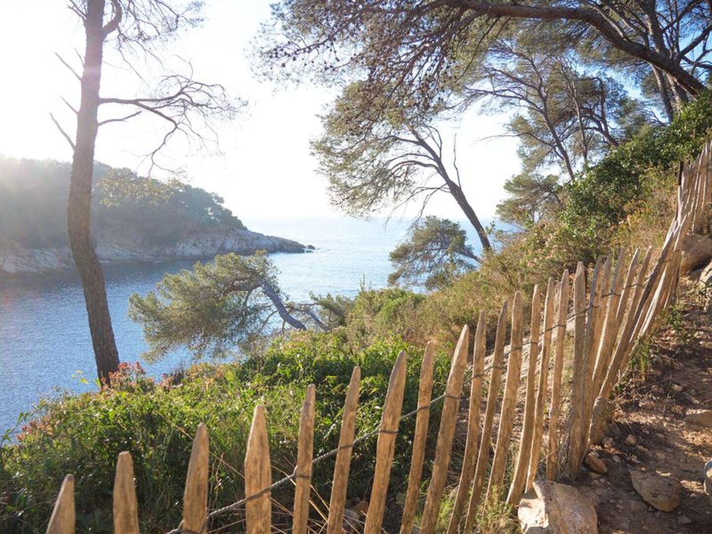 Le Sentier du littoral entre Port d'Alon et la Pointe Fauconnière