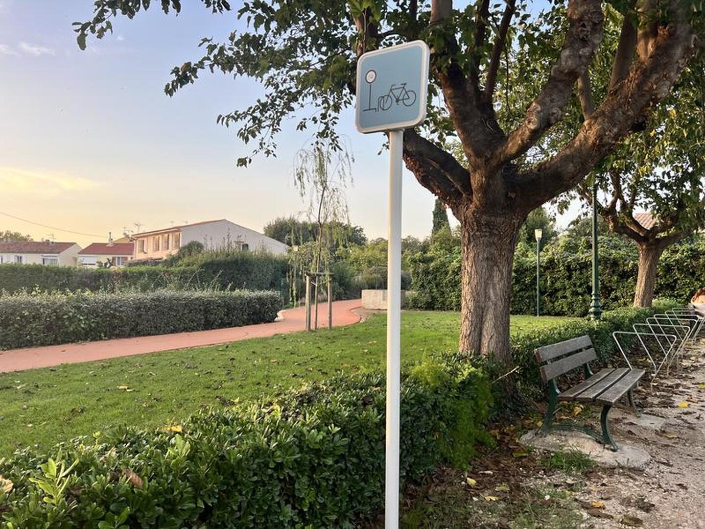 Aire de stationnement vélos du Parc Franck Leboeuf_Saint-Cyr-sur-Mer