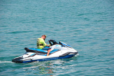 New Gliss by Saint Cyr Jet ski