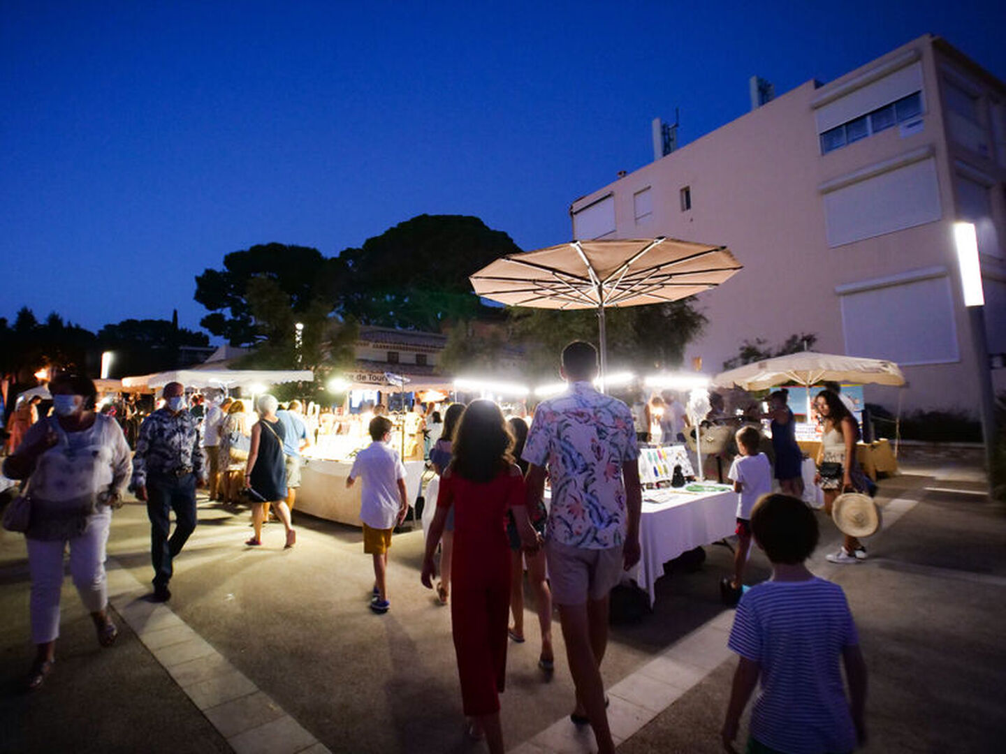 Marché des créateurs place de l'appel du 18 Juin