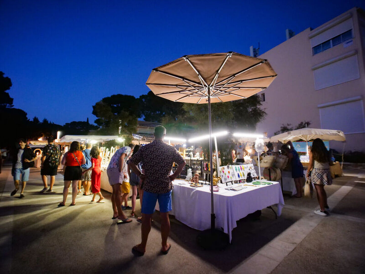 Marché des créateurs place de l'appel du 18 Juin
