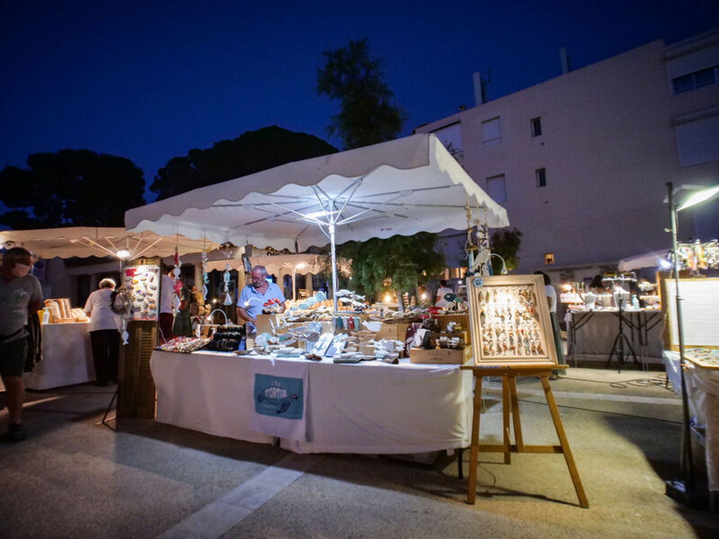 Marché des créateurs place de l'appel du 18 Juin