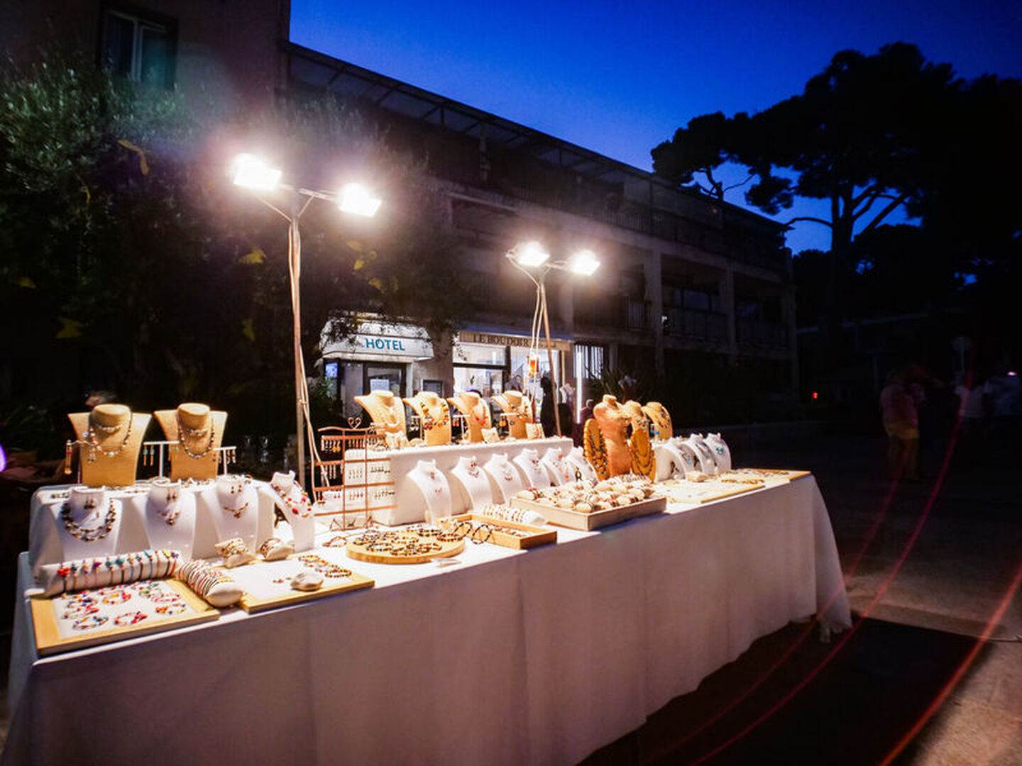 Marché des créateurs place de l'appel du 18 Juin