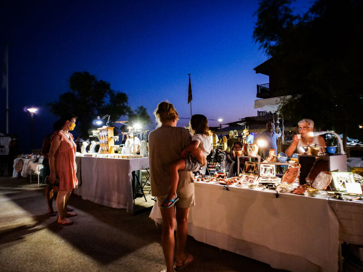 Marché des créateurs place de l'appel du 18 Juin