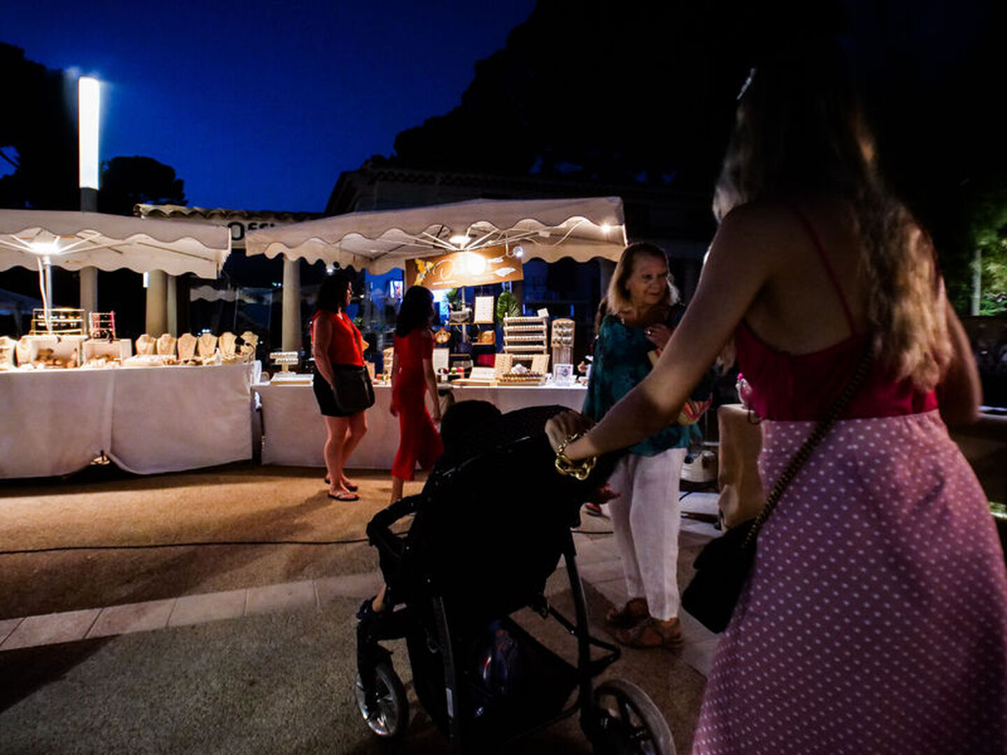 Marché des créateurs place de l'appel du 18 Juin