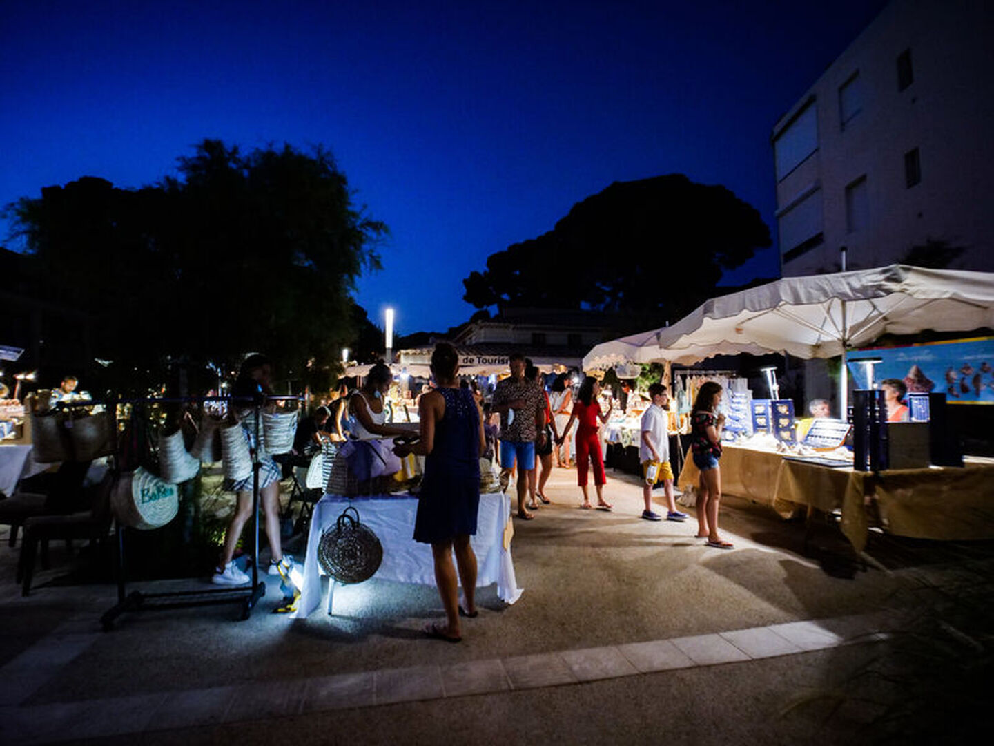 Marché des créateurs place de l'appel du 18 Juin