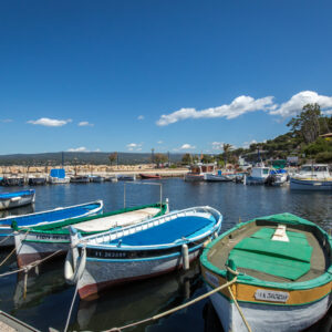 Petits bateaux de pêcheurs sur le port de la Madrague