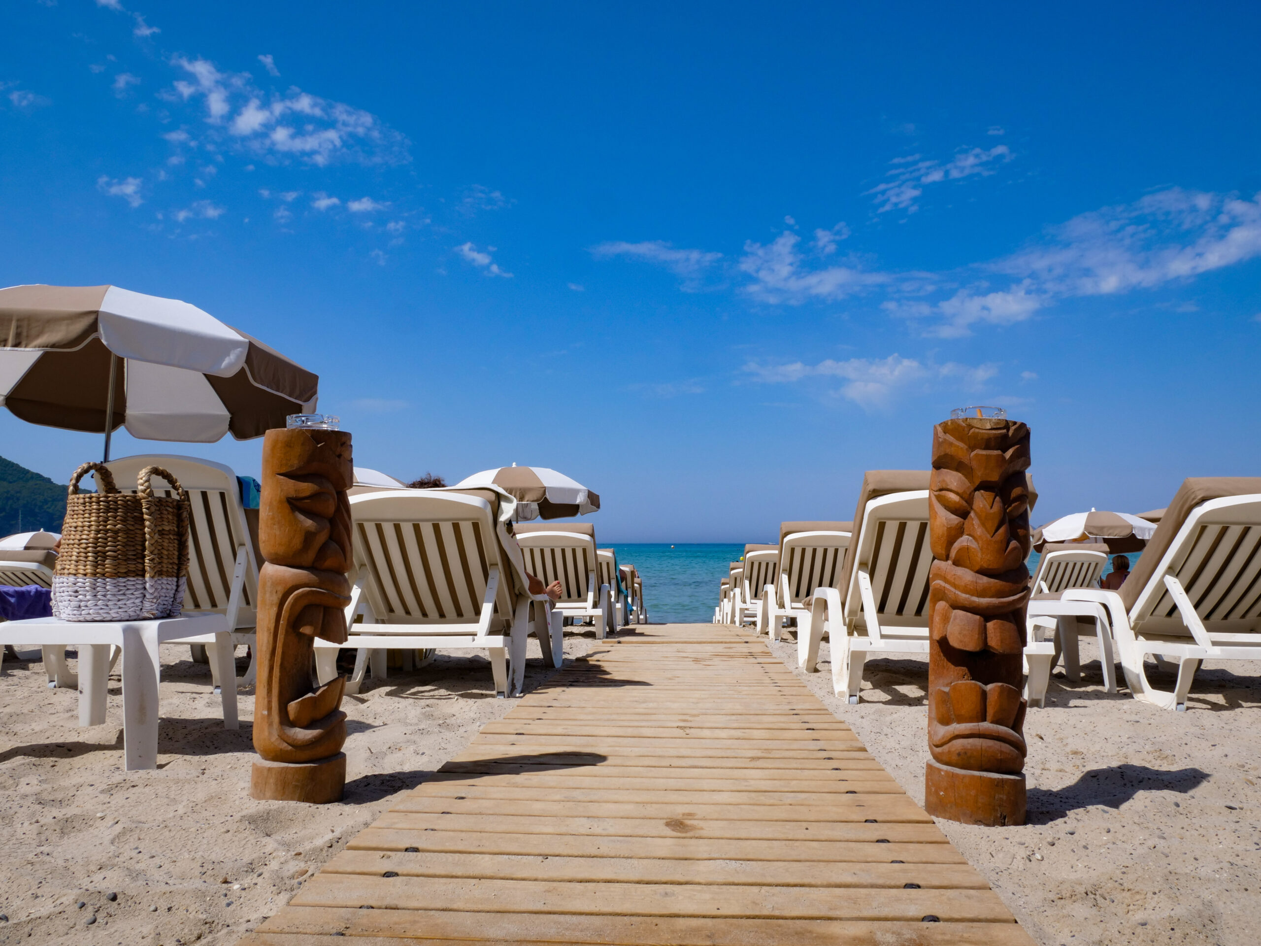 Tiki Beach établissement de bains à Saint-Cyr-sur-Mer