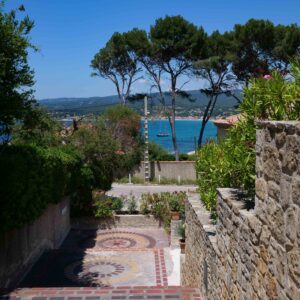 Vue de la place du Hameau de la Madrague