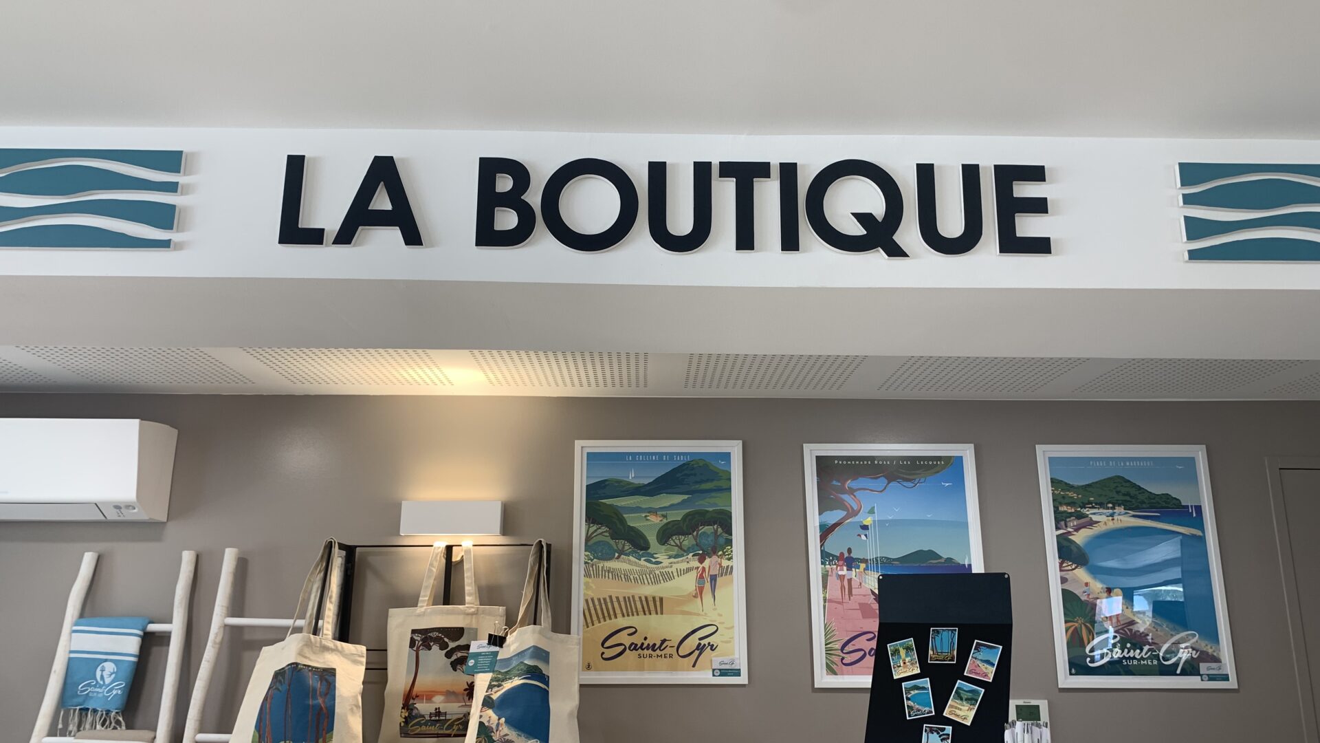 La boutique de l'Office de tourisme de Saint-Cyr-sur-Mer