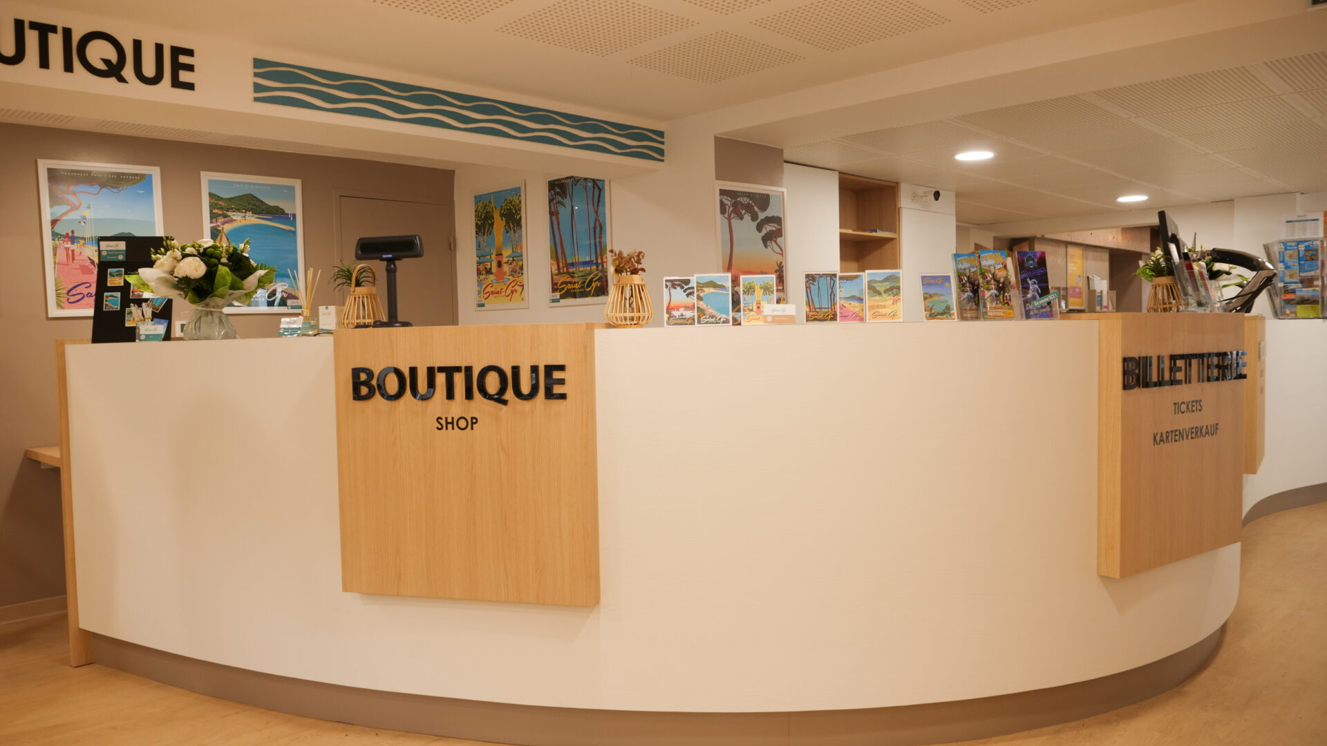 Comptoir de la boutique de l'Office de tourisme